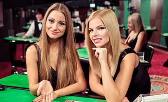 Bàn Baccarat trực tiếp với dealer xinh đẹp tại jss77 link vào